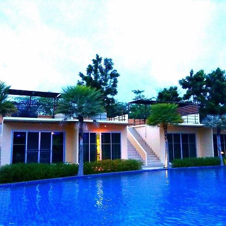 Bangkok.Grand.Resort Bang Bo Bagian luar foto