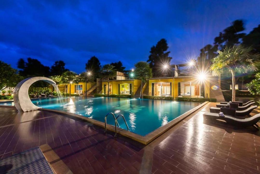 Bangkok.Grand.Resort Bang Bo Bagian luar foto