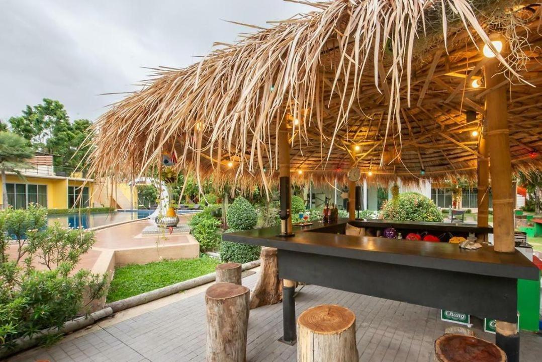 Bangkok.Grand.Resort Bang Bo Bagian luar foto