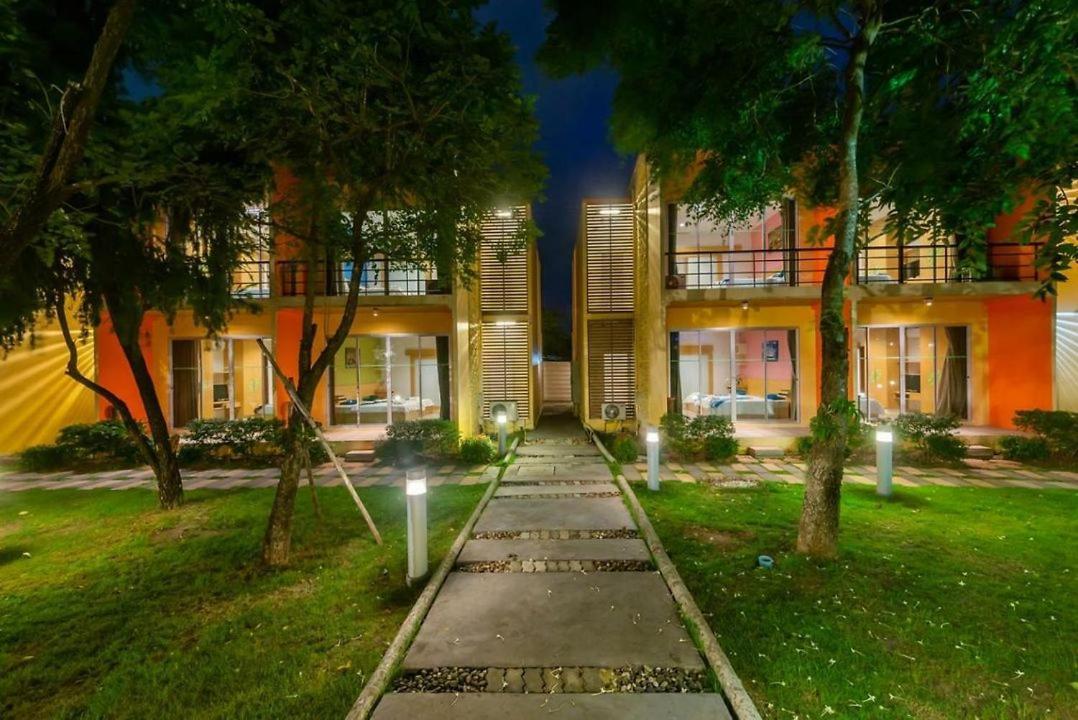 Bangkok.Grand.Resort Bang Bo Bagian luar foto